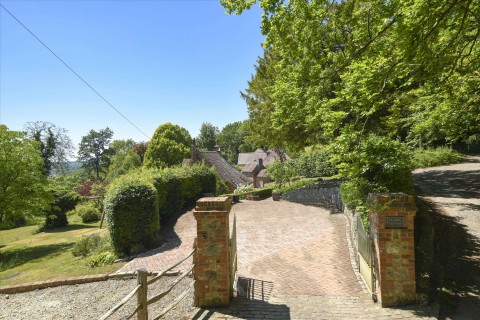 Click the photo for more details of Pilgrims Cottage, Pilgrims Way, Westwell