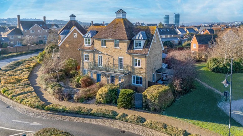 Click the photo for more details of The Pinnacles, St Mary's Island, Chatham