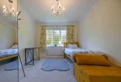 Images for Deringwood, Smarden Road, Pluckley