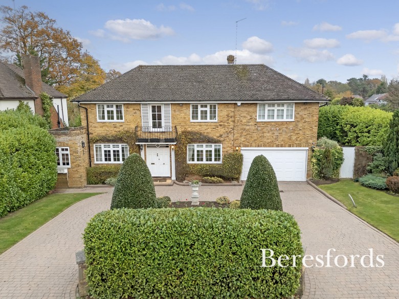 Click the photo for more details of Hutton Mount, Brentwood, Essex