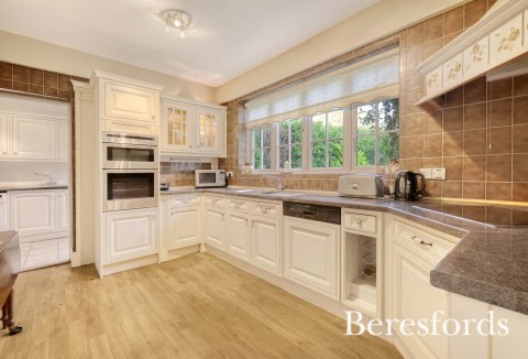 Click the photo for more details of Hutton Mount, Brentwood, Essex