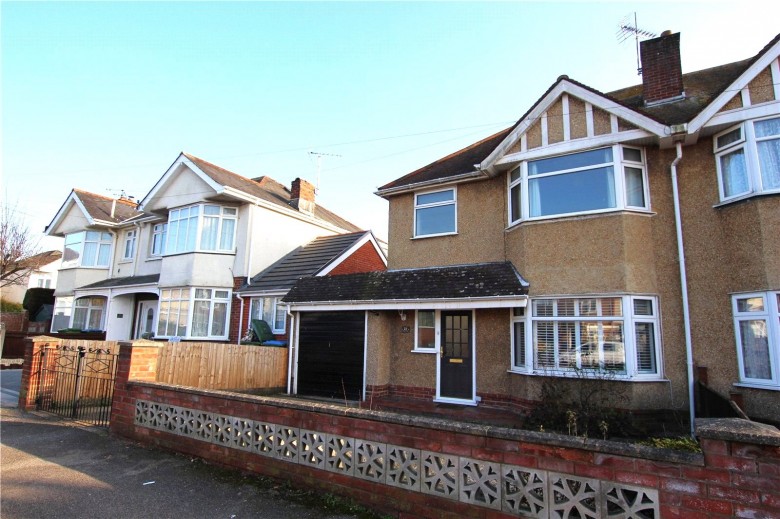 Click the photo for more details of Claremont Crescent, Southampton, Hampshire, SO15