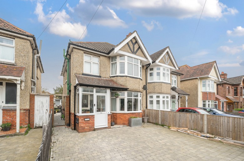 Click the photo for more details of Treeside Road, Shirley, Southampton, Hampshire, SO15