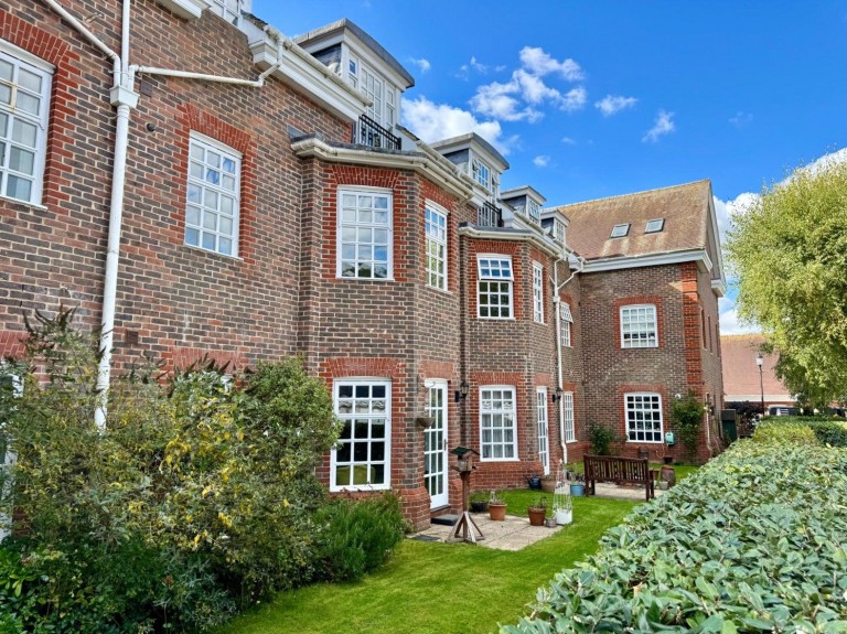 View Full Details for Castle Village, Berkhamsted, Hertfordshire