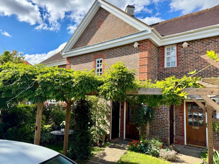 View Full Details for Castle Village, Berkhamsted, Hertfordshire