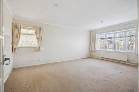 Click the photo for more details of Aston Clinton, Aylesbury, Buckinghamshire