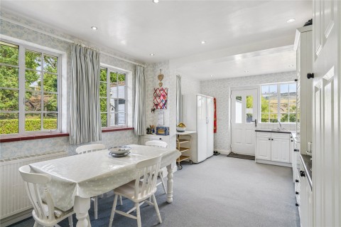 Click the photo for more details of Ivinghoe, Buckinghamshire