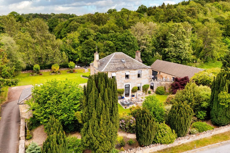 Click the photo for more details of Crossford, Carluke, South Lanarkshire