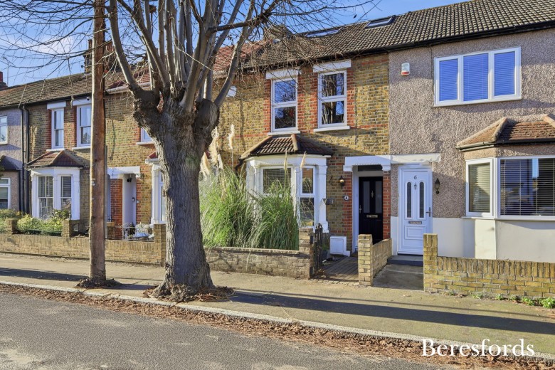 Click the photo for more details of Gidea Park