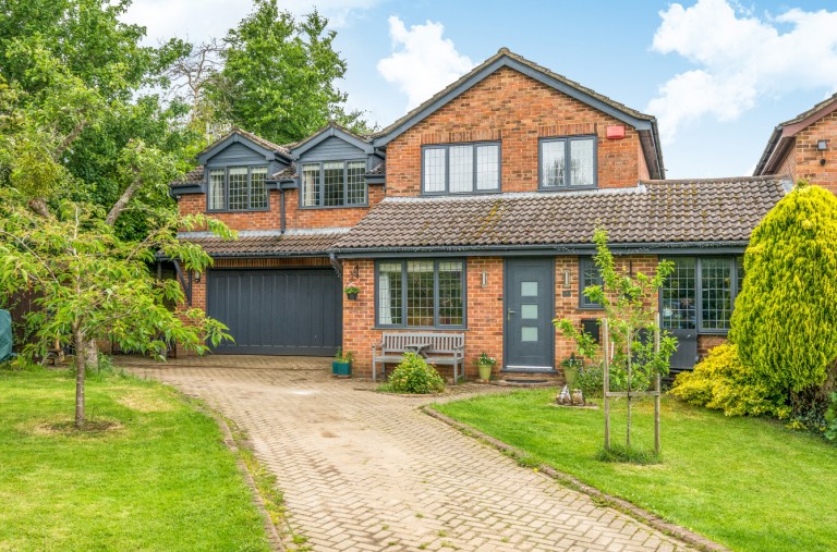 View Full Details for Paddock Close, South Wonston, Winchester, Hampshire, SO21