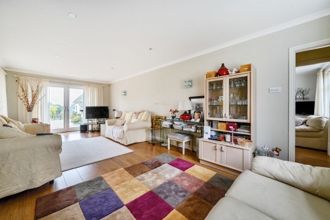 Click the photo for more details of Farnham Road, Holt Pound, Farnham, GU10