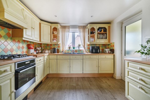 Click the photo for more details of Farnham Road, Holt Pound, Farnham, GU10