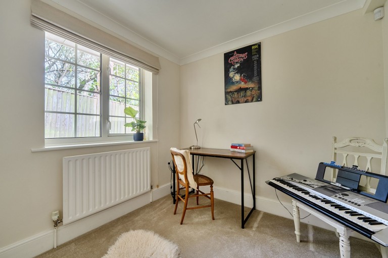 Images for Farnham Lane, Haslemere, GU27