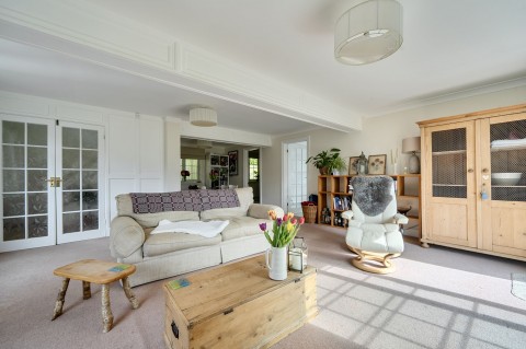 Click the photo for more details of Farnham Lane, Haslemere, GU27