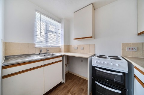 Click the photo for more details of Caernarvon Road, Chichester, PO19