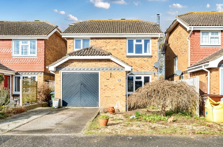 Click the photo for more details of Lodge Close, Middleton-On-Sea, PO22