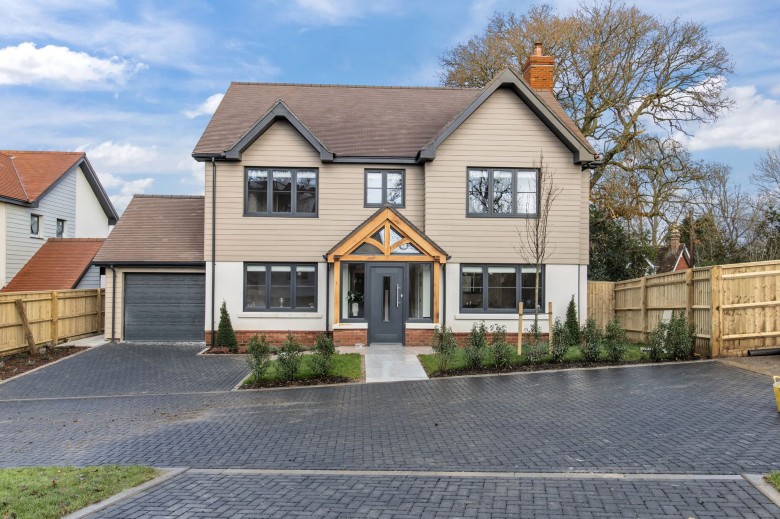 Click the photo for more details of Meadow View, Coolhurst Close, RH13