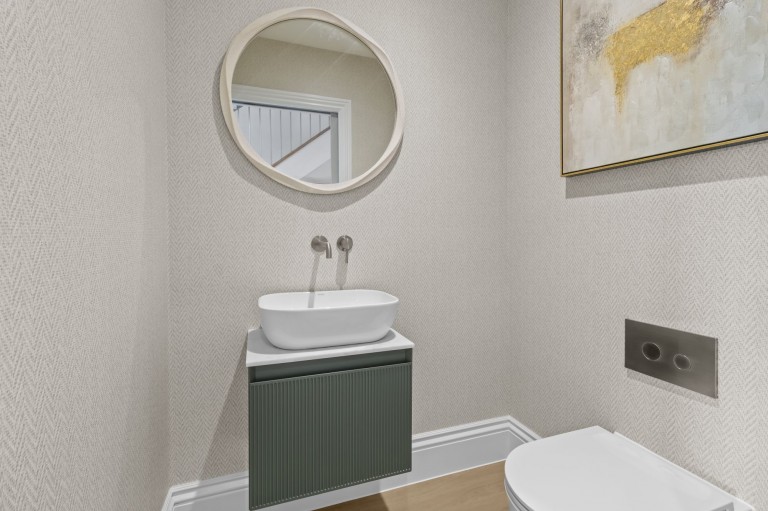 Images for Meadow View, Coolhurst Close, RH13