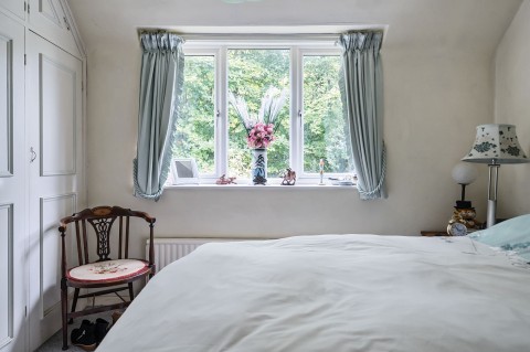 Click the photo for more details of Grayswood Road, Haslemere, GU27