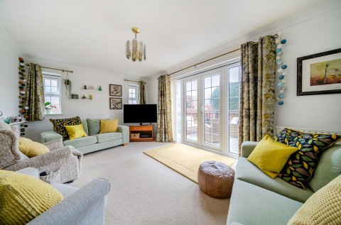 Click the photo for more details of Burwood Grove, Hayling Island, PO11