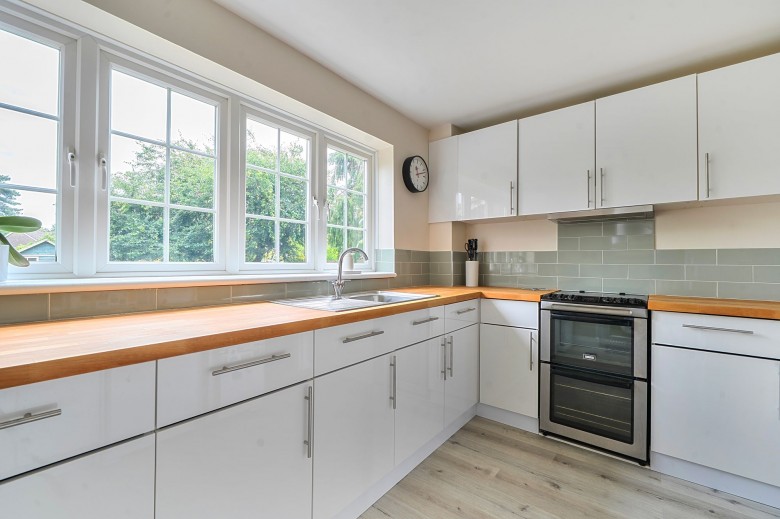 Click the photo for more details of Pretoria Avenue, Midhurst, GU29