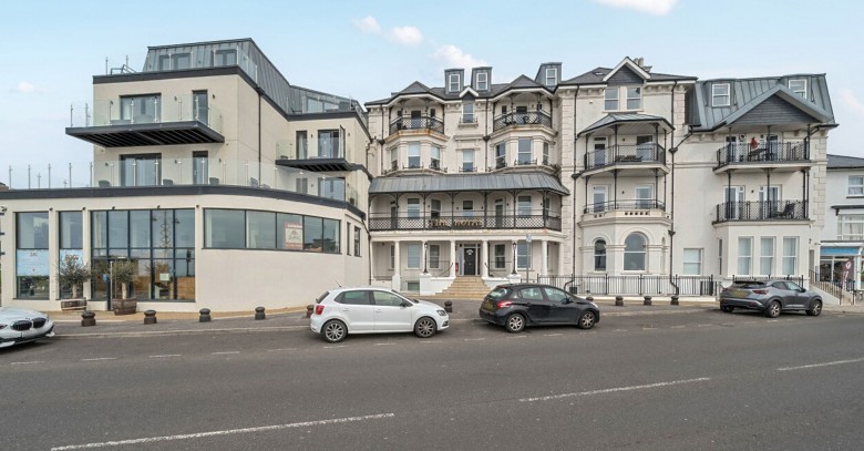 Click the photo for more details of The Esplanade, East Lodge The Esplanade, PO21