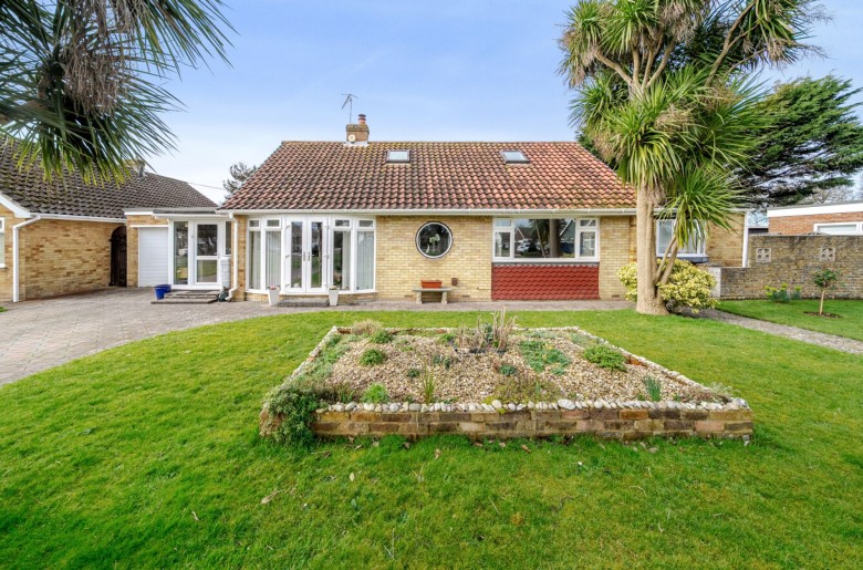 Click the photo for more details of Aldwick, Bognor Regis, PO21