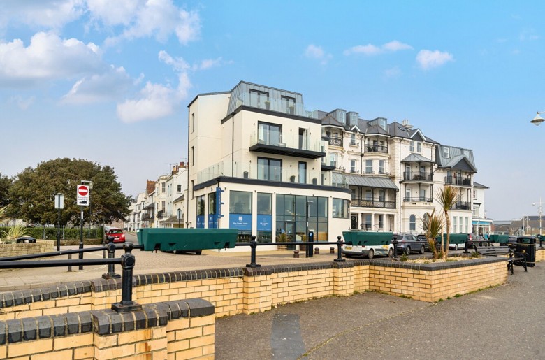 Click the photo for more details of The Esplanade, West Lodge The Esplanade, PO21