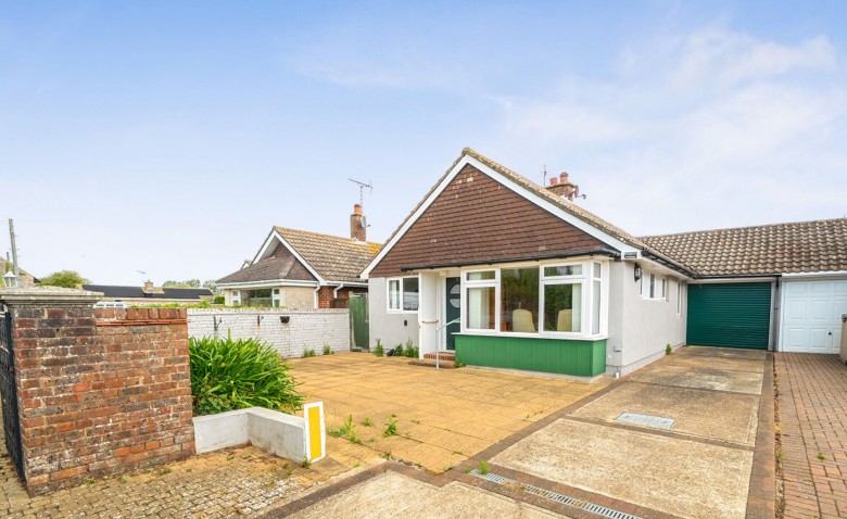 Click the photo for more details of Kingsmead Gardens, Middleton-On-Sea, PO22