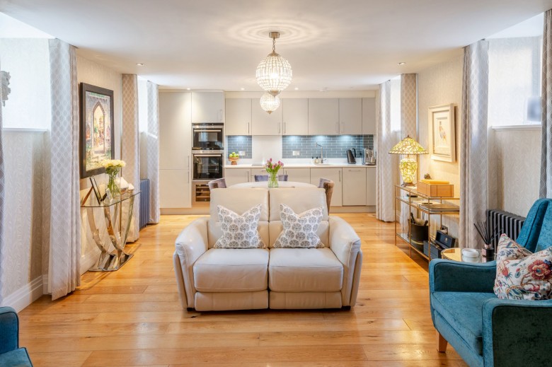Click the photo for more details of Kings Drive, Midhurst, GU29