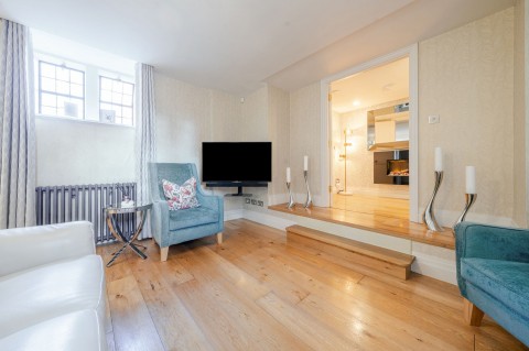 Click the photo for more details of Kings Drive, Midhurst, GU29