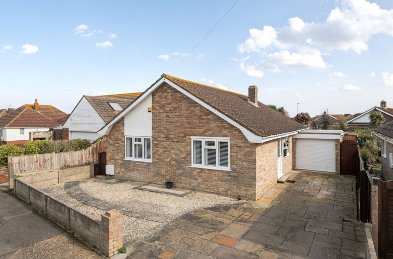 Click the photo for more details of Pond Road, Bracklesham Bay, PO20