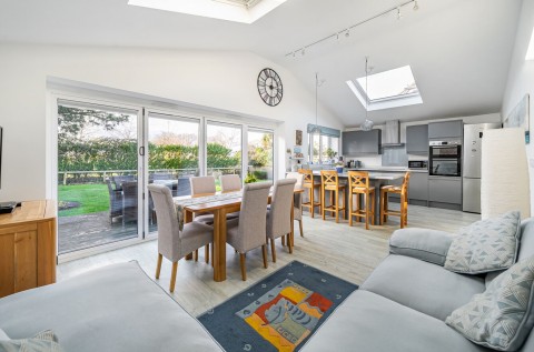 Click the photo for more details of Havant Road, Hayling Island, PO11