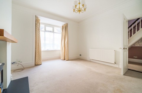 Click the photo for more details of King George Avenue, Petersfield, GU32