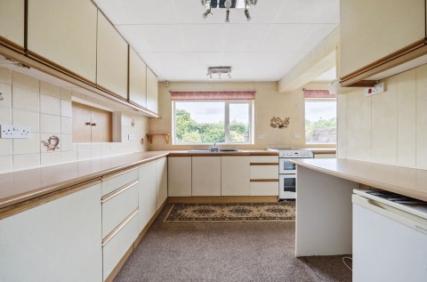 Click the photo for more details of Caledon Avenue, Felpham, PO22