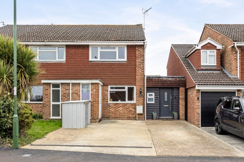 Click the photo for more details of Goosegreen Close, Horsham, RH12