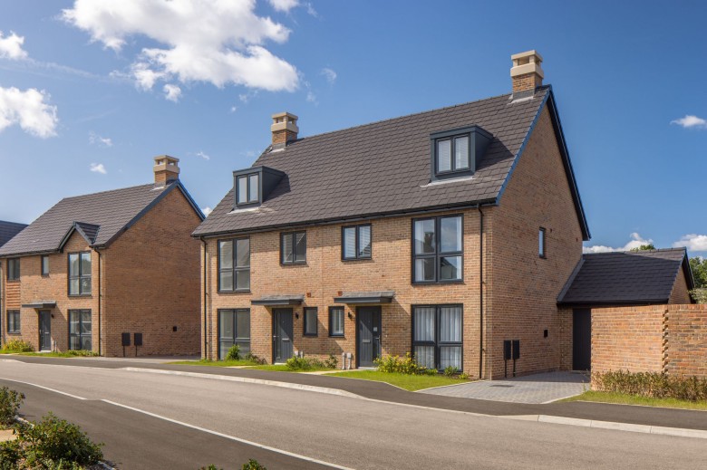 Click the photo for more details of Roe Deer Crescent, Hambrook, PO18