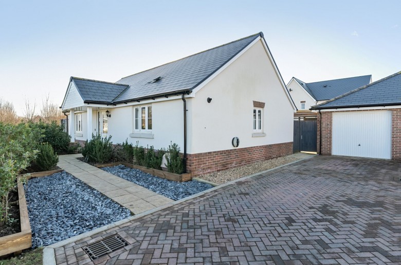 Click the photo for more details of Potters Way, North Bersted, PO21