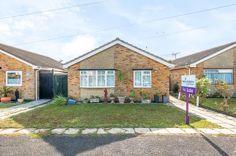 Click the photo for more details of Manor Lane, Selsey, PO20