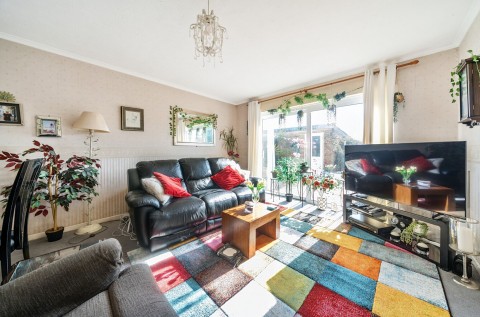 Click the photo for more details of Manor Lane, Selsey, PO20