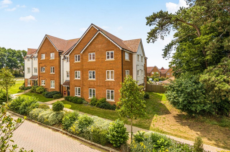 Click the photo for more details of Steeplechase Way, Fontwell, BN18