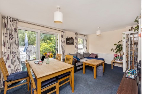 Click the photo for more details of Hawthorn Close, Horsham, RH12