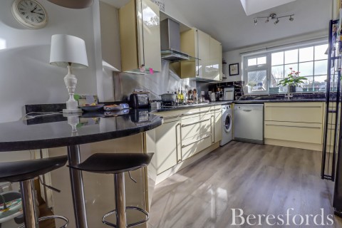 Click the photo for more details of Kings Chase, Brentwood, Essex, CM14