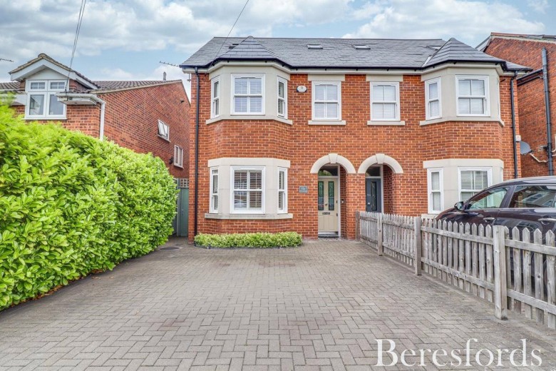 Click the photo for more details of Robin Hood Road, Brentwood, Essex, CM15