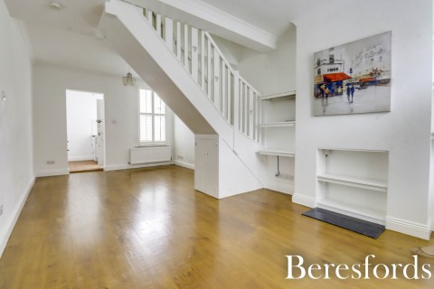 Click the photo for more details of North Road Avenue, Brentwood, Essex, CM14