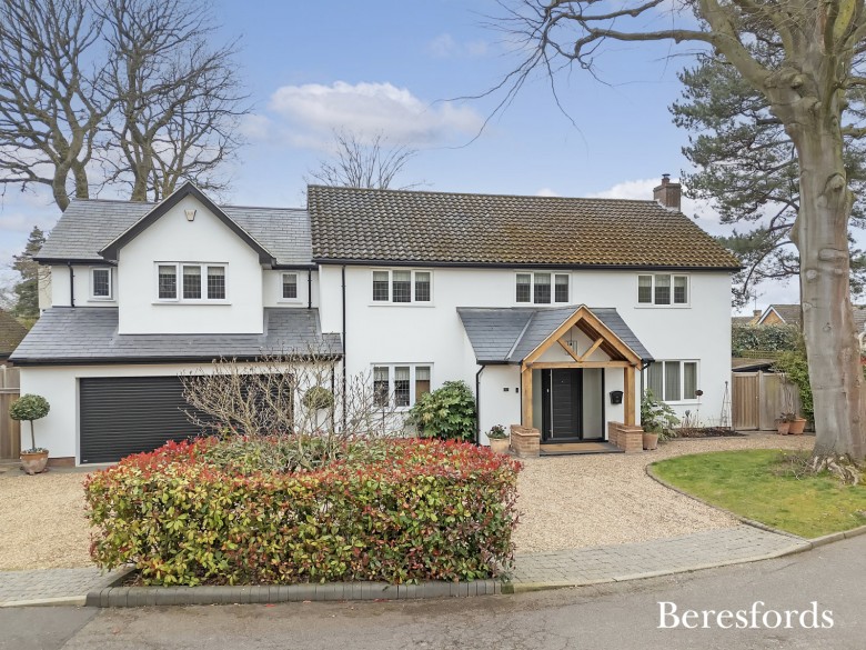 Click the photo for more details of Lakeside Crescent, Brentwood, Essex, CM14
