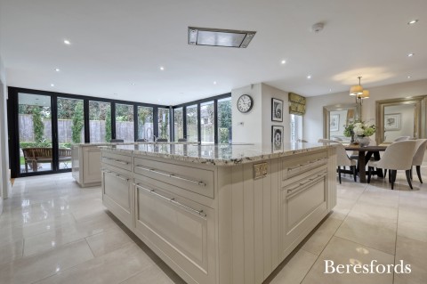 Click the photo for more details of Lakeside Crescent, Brentwood, Essex, CM14