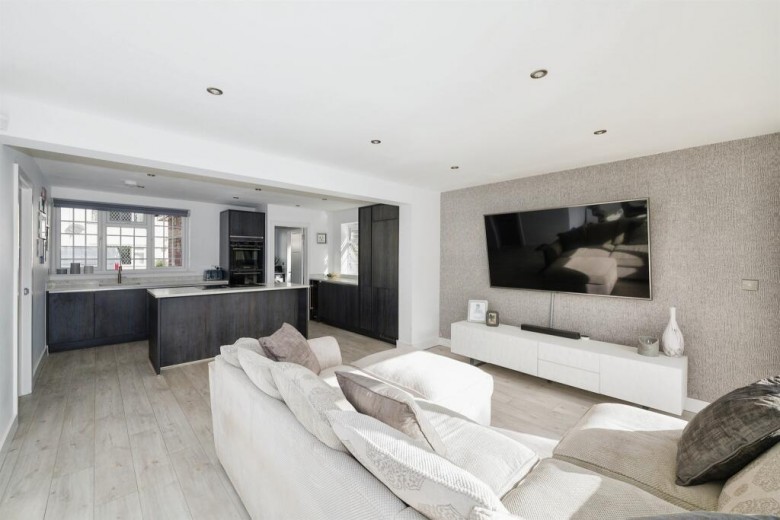 Click the photo for more details of Cricketers Row, Herongate, Brentwood, Essex, CM13