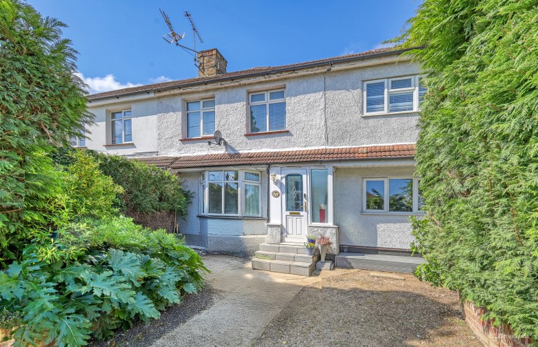 Click the photo for more details of The Meadow Way, Billericay, Essex, CM11