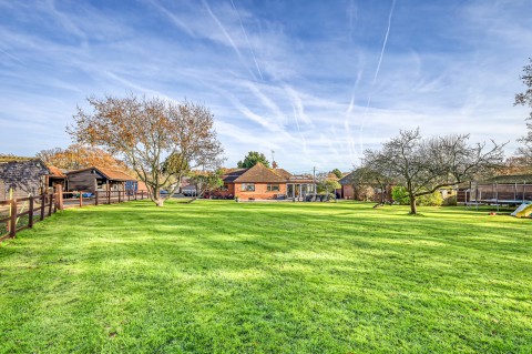 Click the photo for more details of Highcliffe Drive, Wickford, Essex, SS12